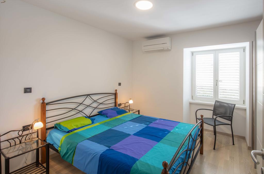 Apartments Villa Adrienne 木洛希尼 外观 照片