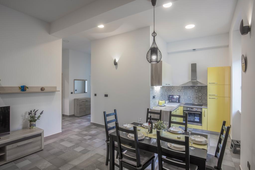 Apartments Villa Adrienne 木洛希尼 外观 照片