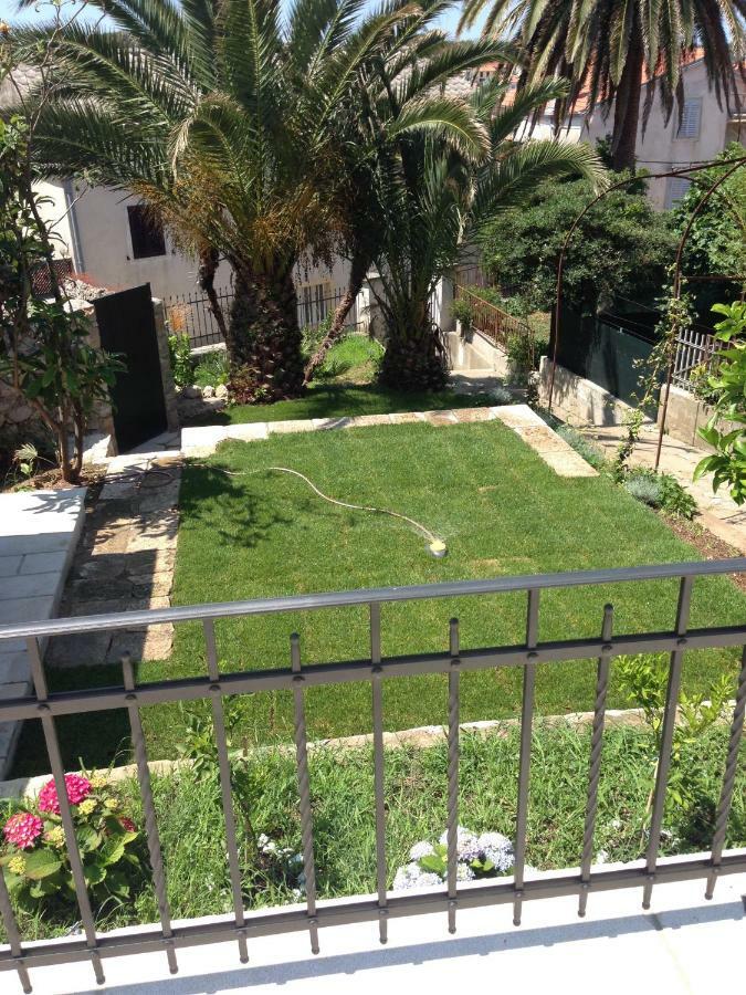 Apartments Villa Adrienne 木洛希尼 外观 照片
