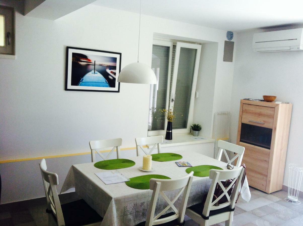 Apartments Villa Adrienne 木洛希尼 外观 照片