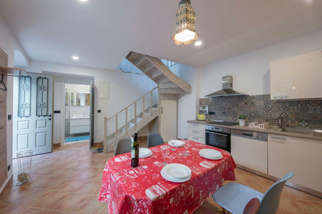 Apartments Villa Adrienne 木洛希尼 外观 照片
