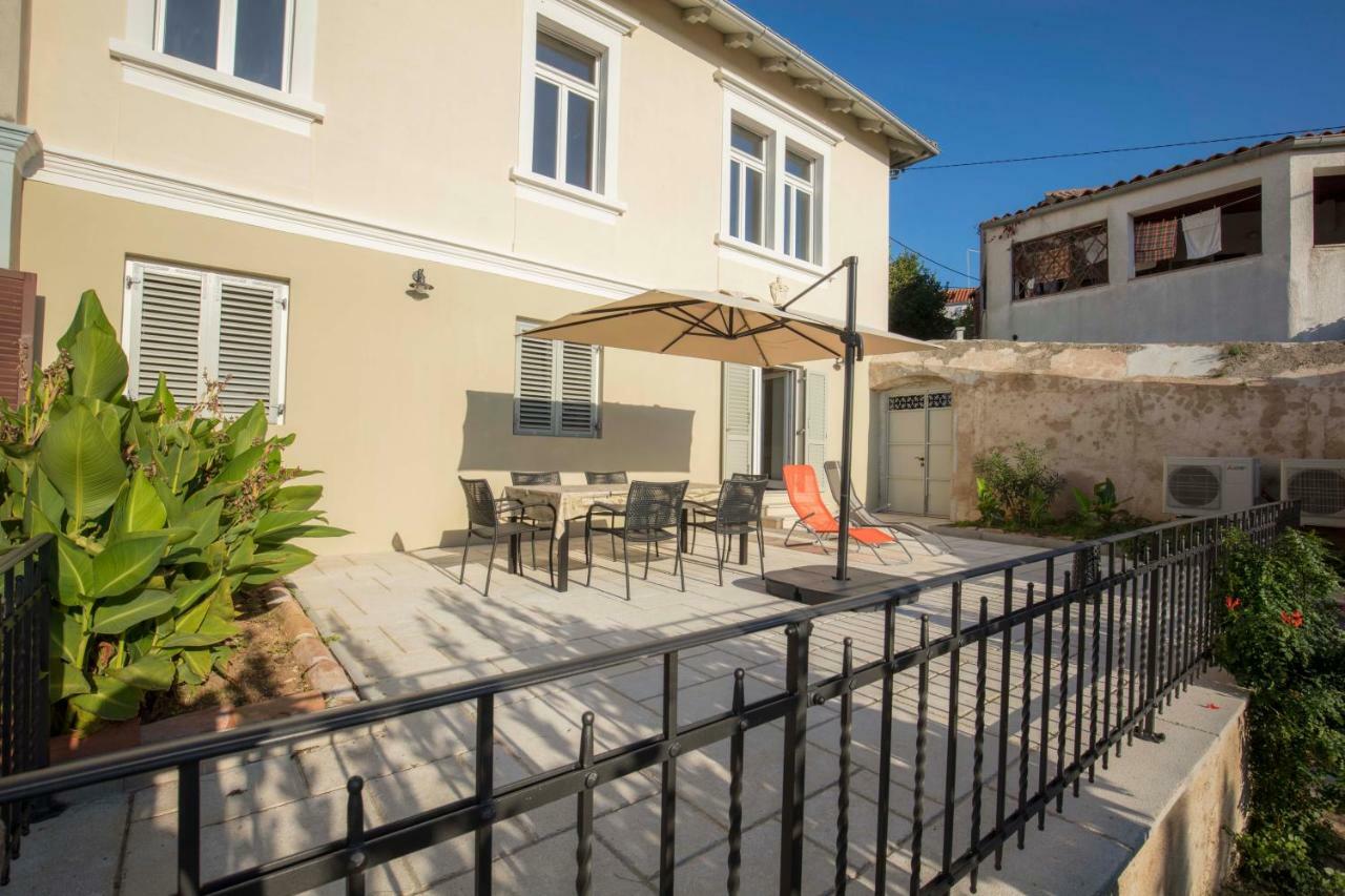 Apartments Villa Adrienne 木洛希尼 外观 照片